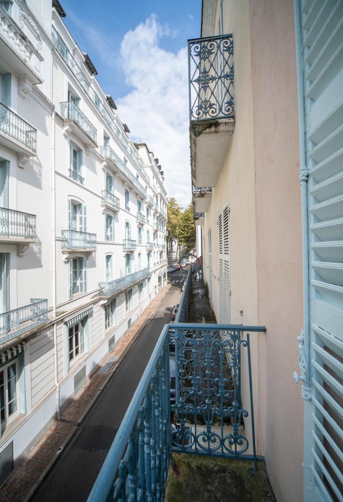 Residence Serbie - Appartements Design Et Climatises En Centre Ville فيشي المظهر الخارجي الصورة
